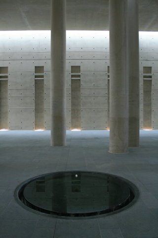 Treptow crematorium, central pool